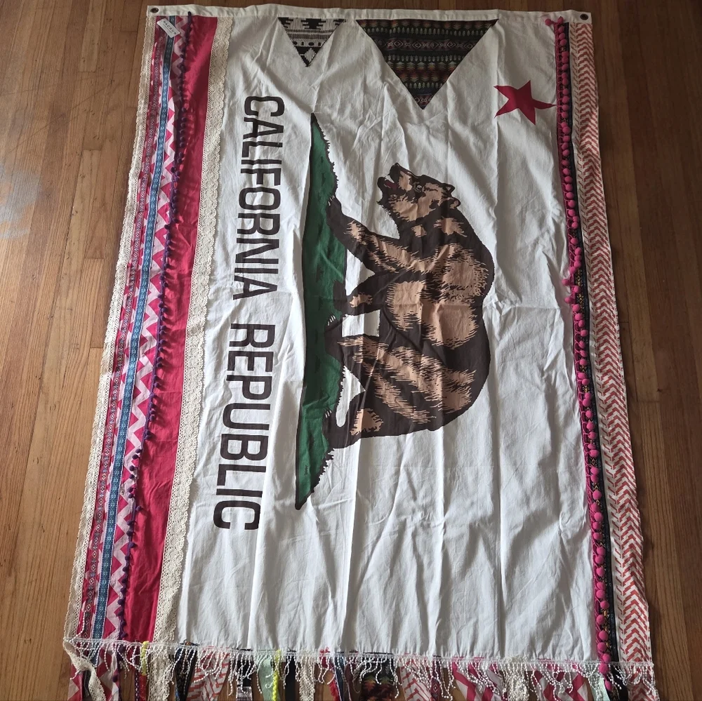 PacSun California Republic Bear Flag Boho Tapestry Wall Hanging NWT